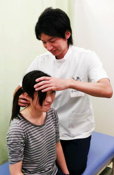 柏のやぎはし整体院で頭痛に対する頸椎施術