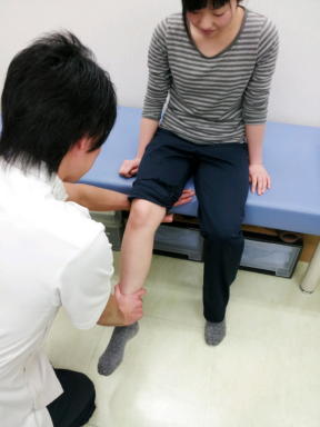 スポーツ障害のひざの筋力の確認